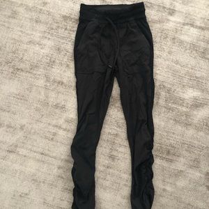 LULU JOGGERS
